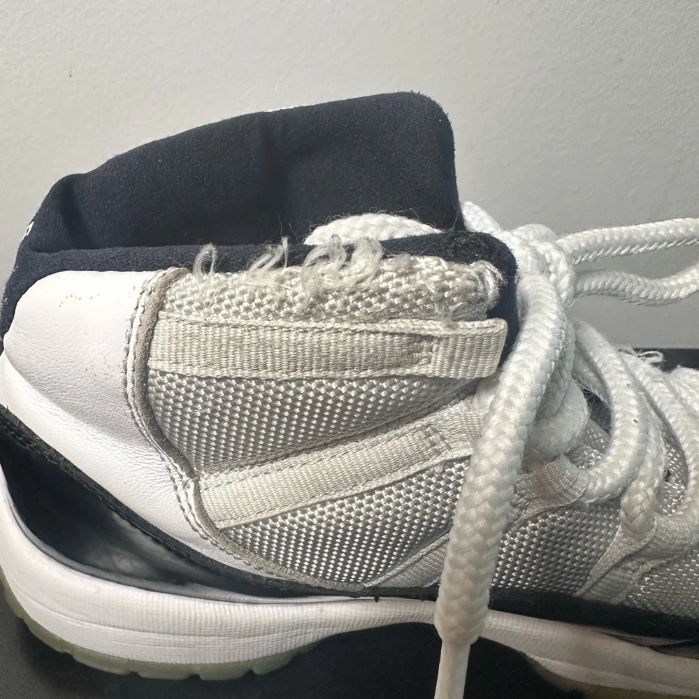 Jordan 11 Retro GS Concord. Size 7Y. Limited edition from 2018.